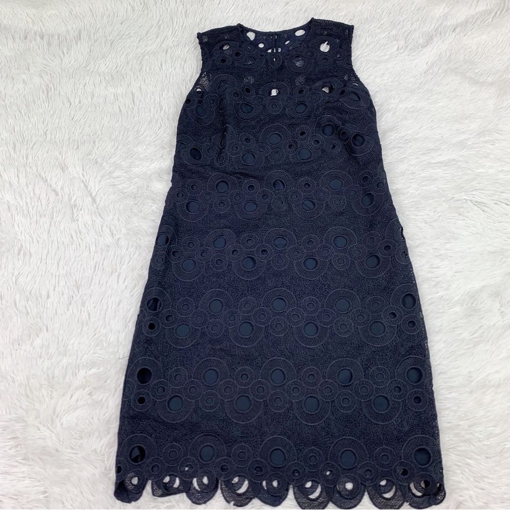 Ann Taylor sleeveless crew neck embroidered lace shift dress in navy blue‎